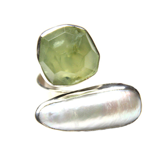 Efstathia Ασημένιο δαχτυλίδι με πράσινο πρενίτη και μαργαριτάρι