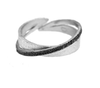Stelios Ασημένιο δαχτυλίδι βέρα με διαγώνιο μαύρο πλατίνωμα
